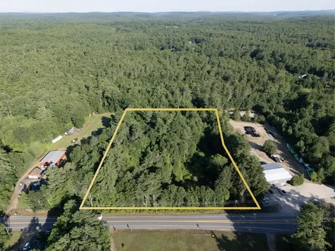 3 Chester Road Raymond NH 03077