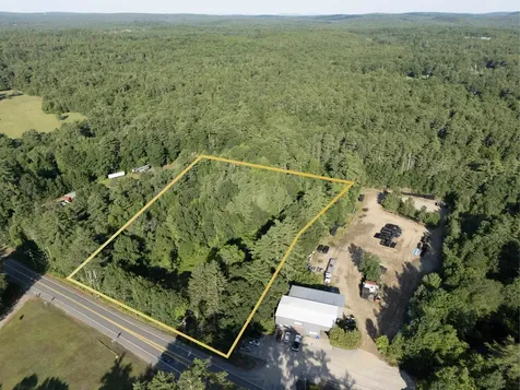 3 Chester Road Raymond NH 03077