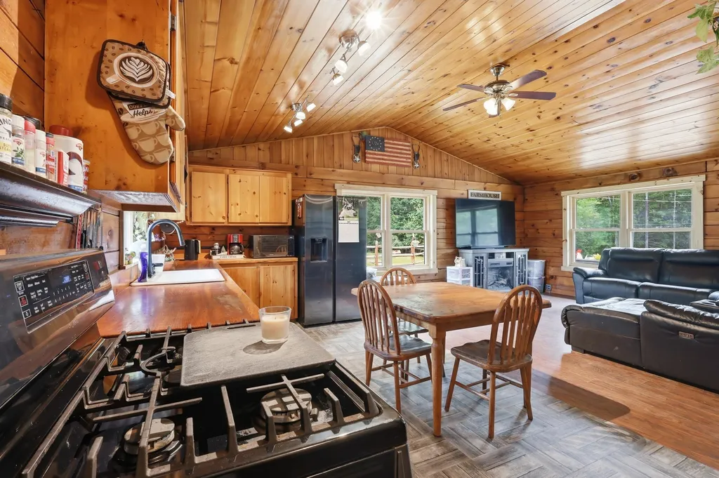 502 Hornetown Road Farmington NH 03835