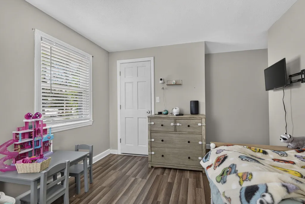 6 Frost Road Derry NH 03038