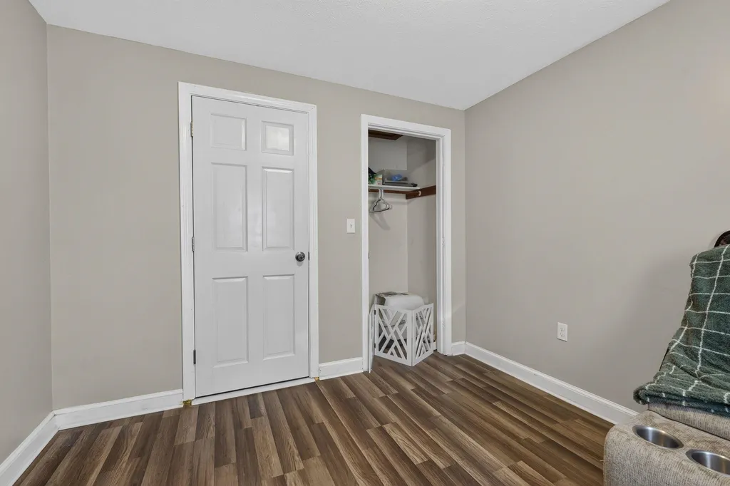 6 Frost Road Derry NH 03038