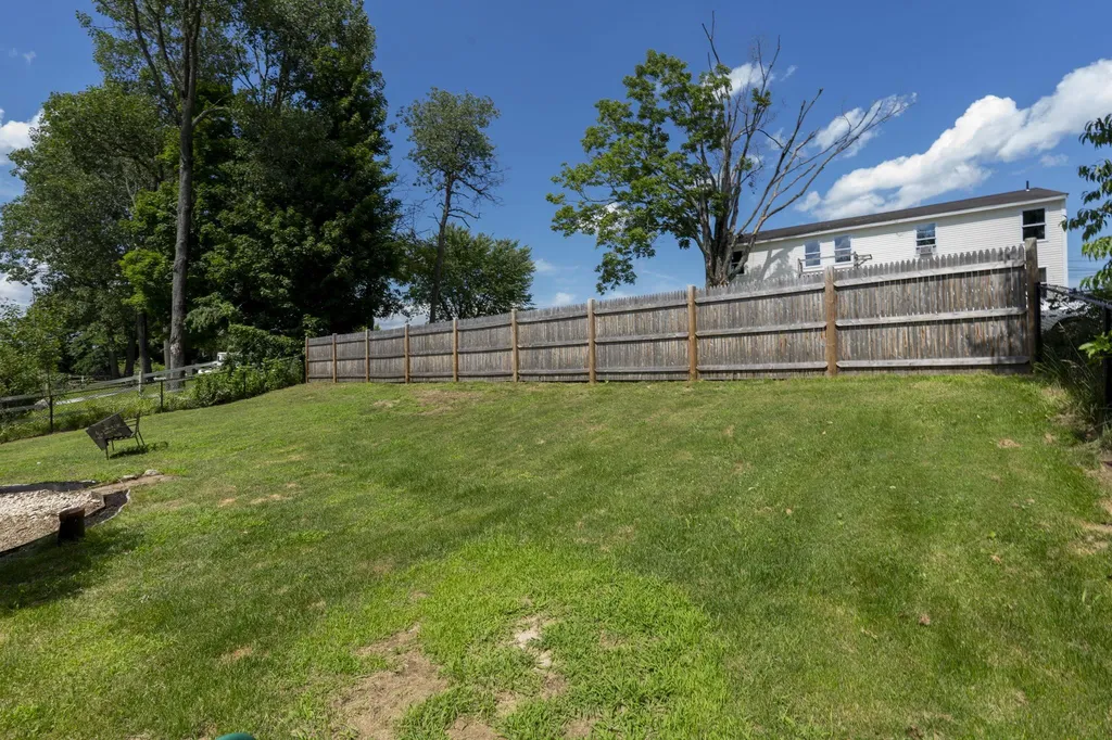 6 Frost Road Derry NH 03038