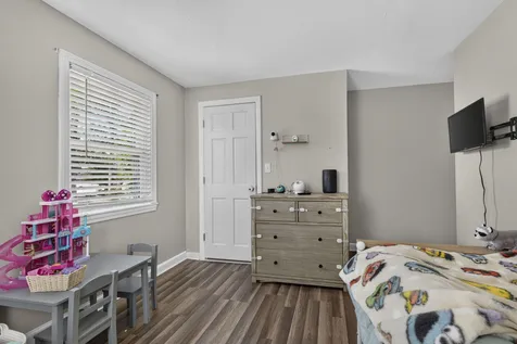 6 Frost Road Derry NH 03038