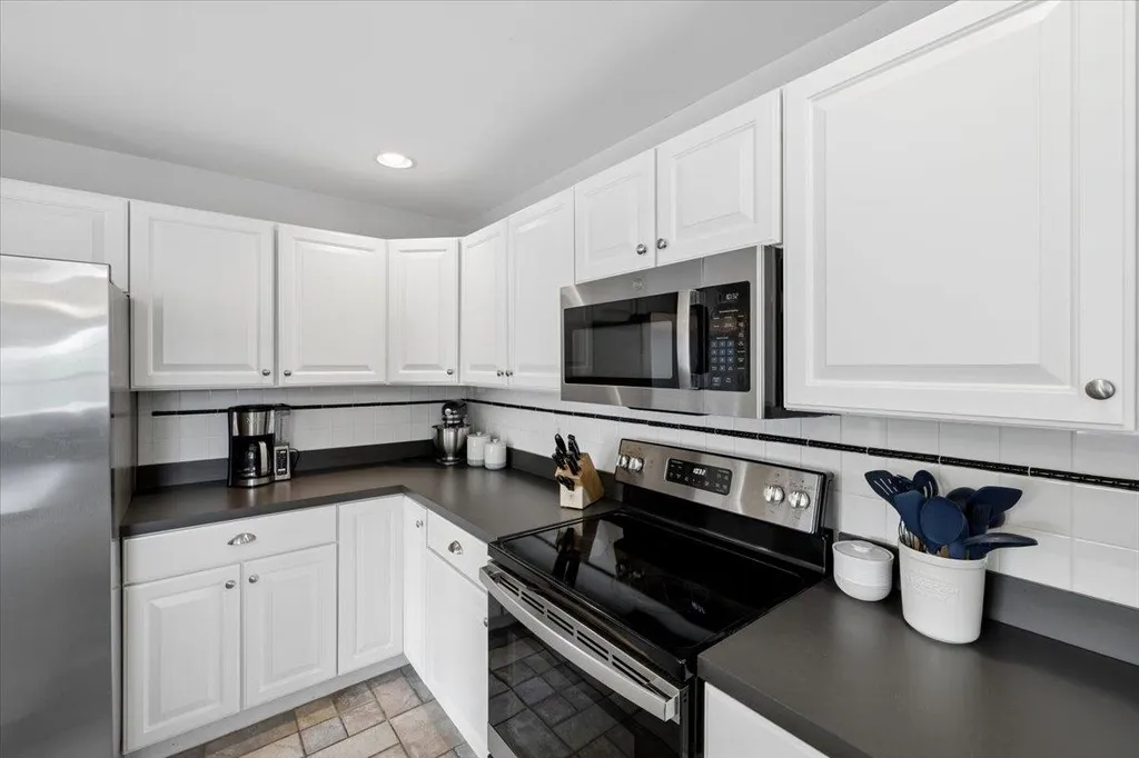 11 Edward Circle Bedford NH 03110