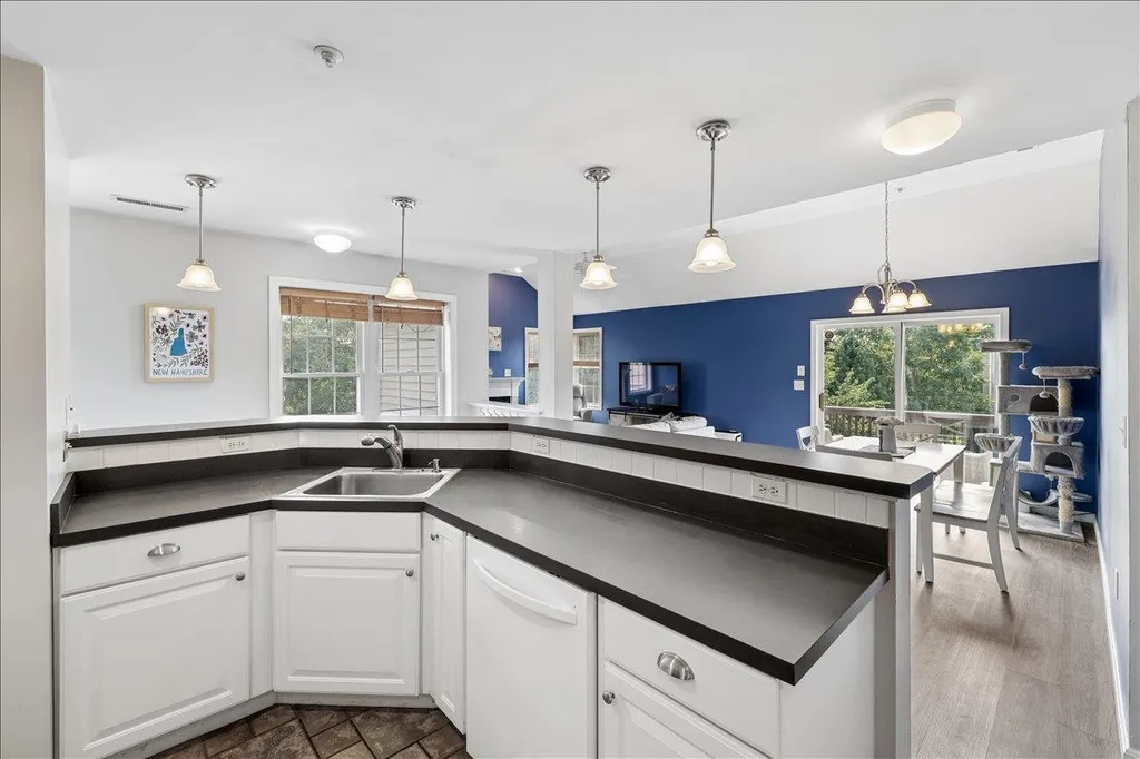 11 Edward Circle Bedford NH 03110
