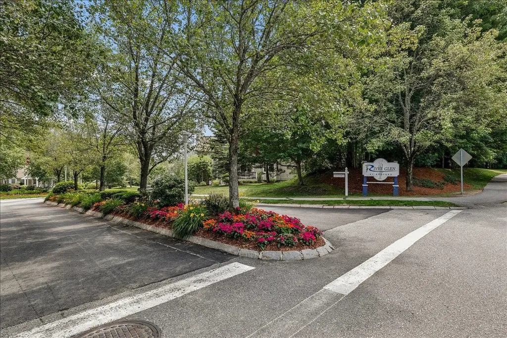 11 Edward Circle Bedford NH 03110