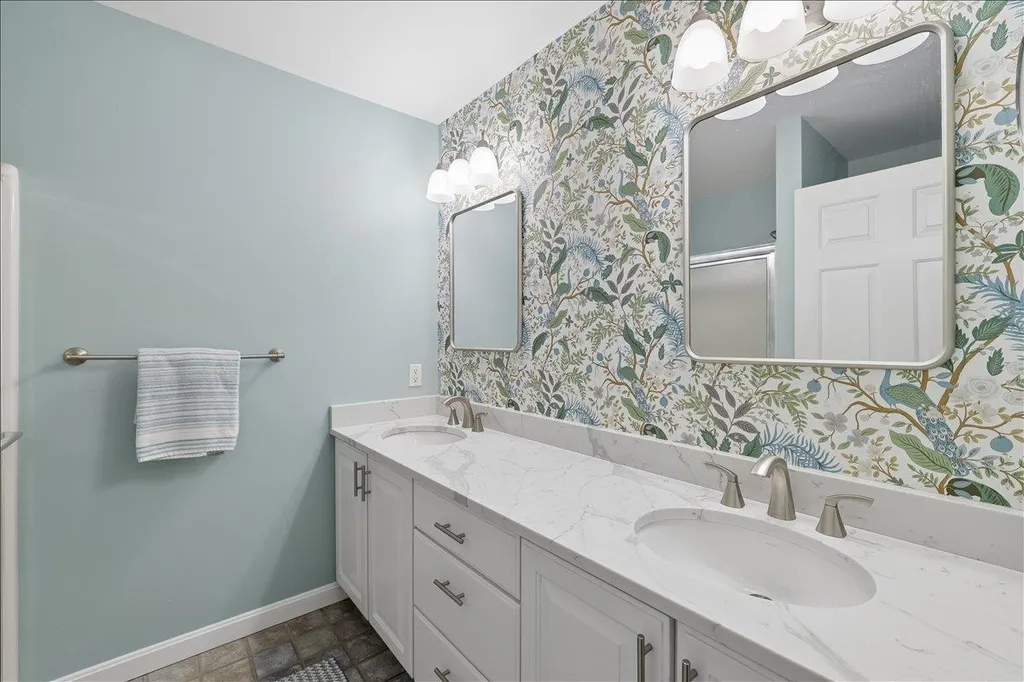 11 Edward Circle Bedford NH 03110