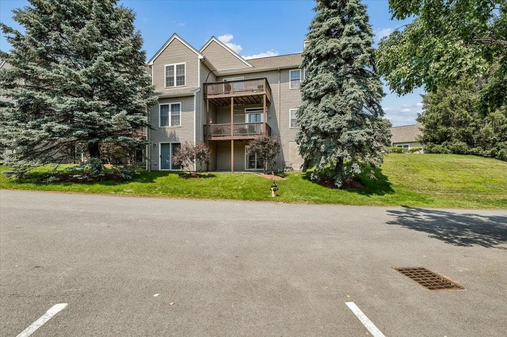 11 Edward Circle Bedford NH 03110
