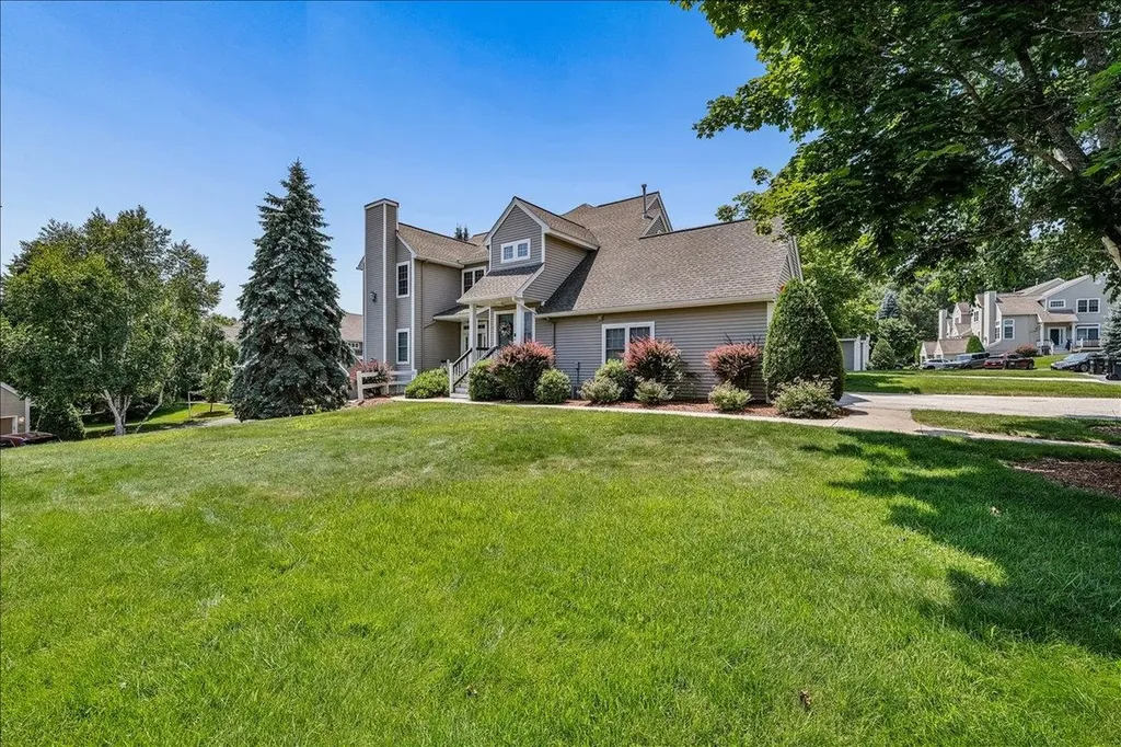 11 Edward Circle Bedford NH 03110