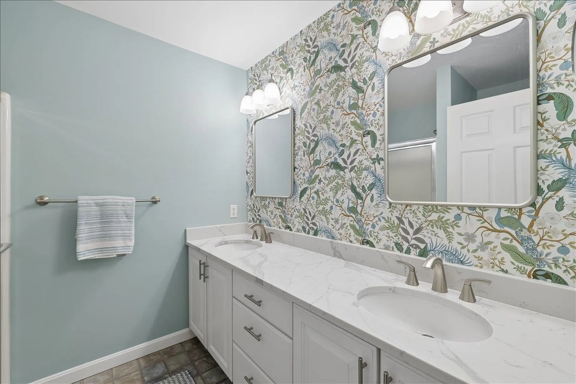 11 Edward Circle Bedford NH 03110