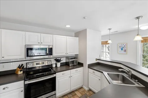 11 Edward Circle Bedford NH 03110