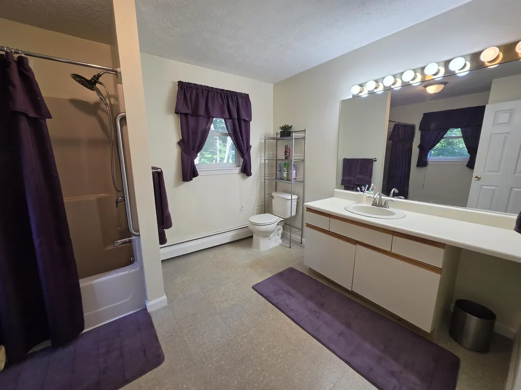 2 Isabella Drive Londonderry NH 03053