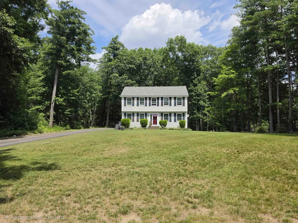 2 Isabella Drive Londonderry NH 03053