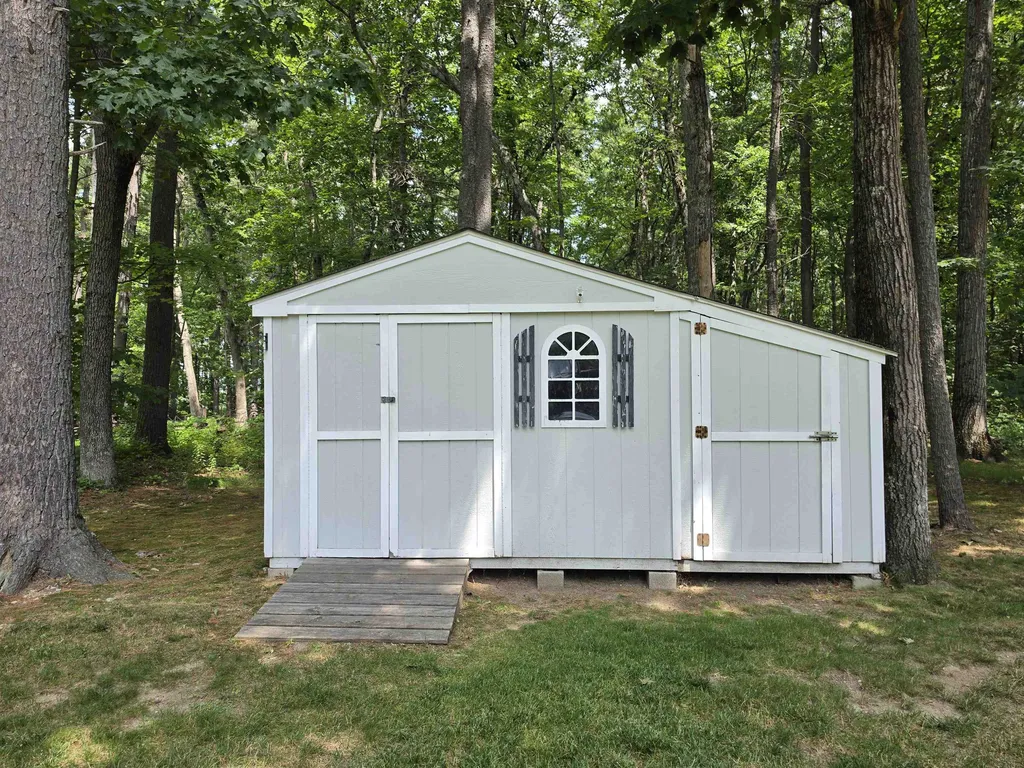 2 Isabella Drive Londonderry NH 03053
