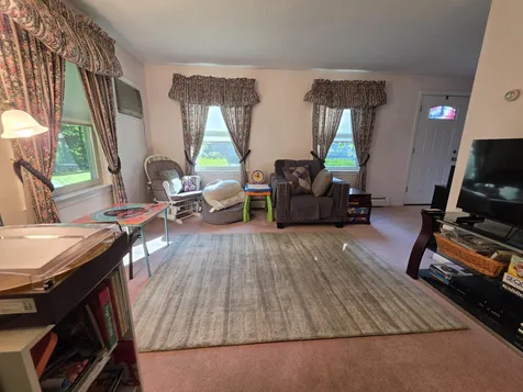 2 Isabella Drive Londonderry NH 03053