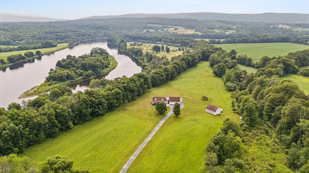 1407 Us Route 5 Weathersfield VT 05156