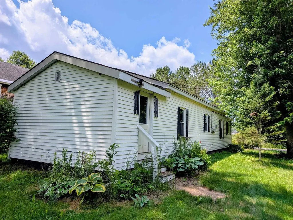 57 Brooklyn Street Northumberland NH 03582
