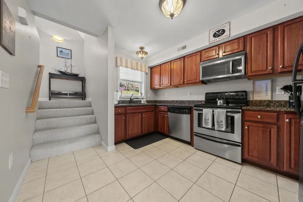 28 Shane Way Laconia NH 03246