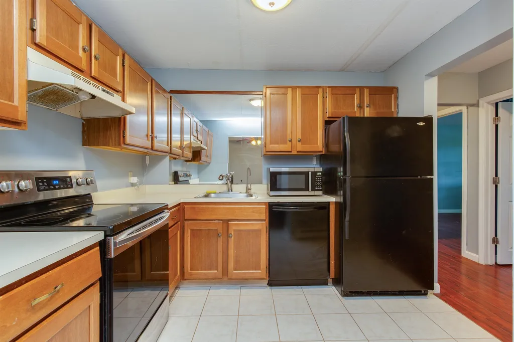 3 Fairfax Avenue Derry NH 03038