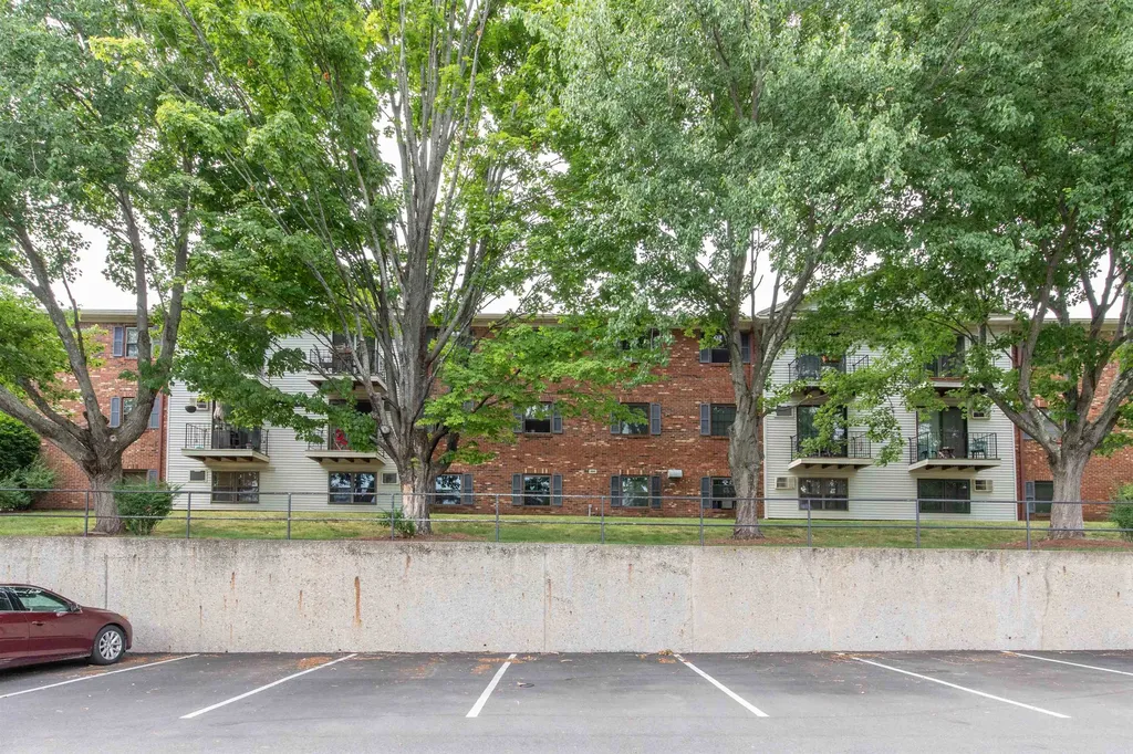 3 Fairfax Avenue Derry NH 03038