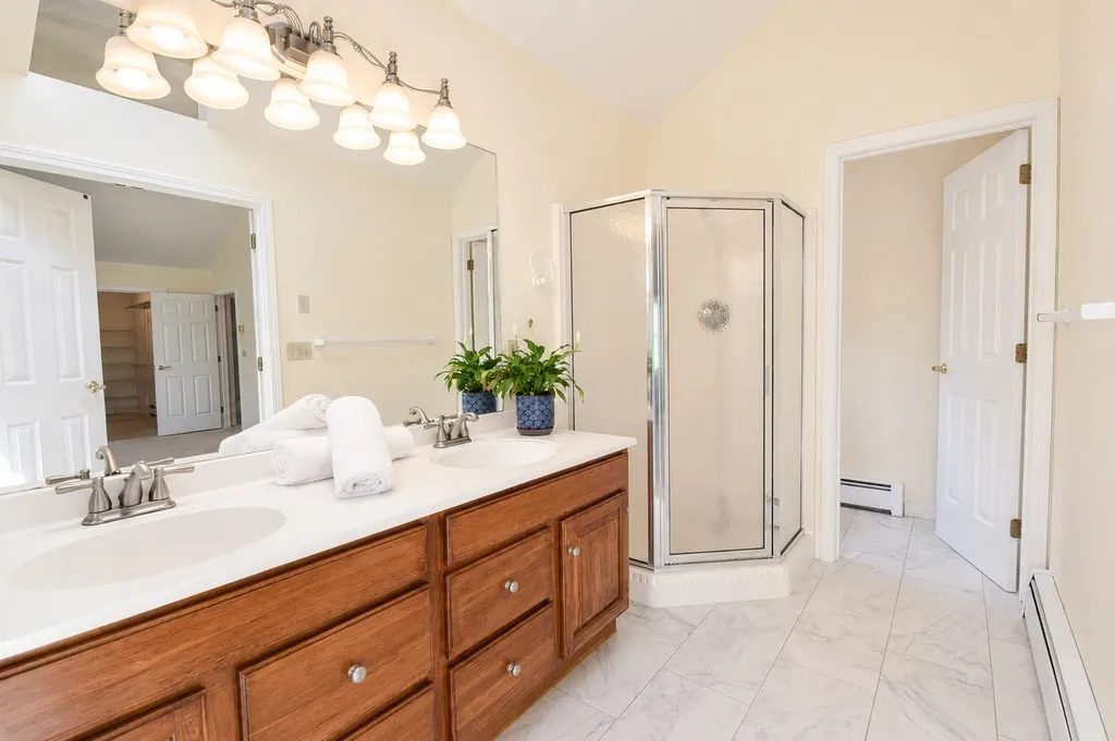 22 Peacham Lane Essex VT 05452