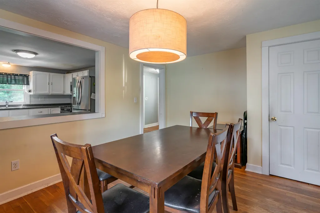 66 Avon Drive Nashua NH 03064
