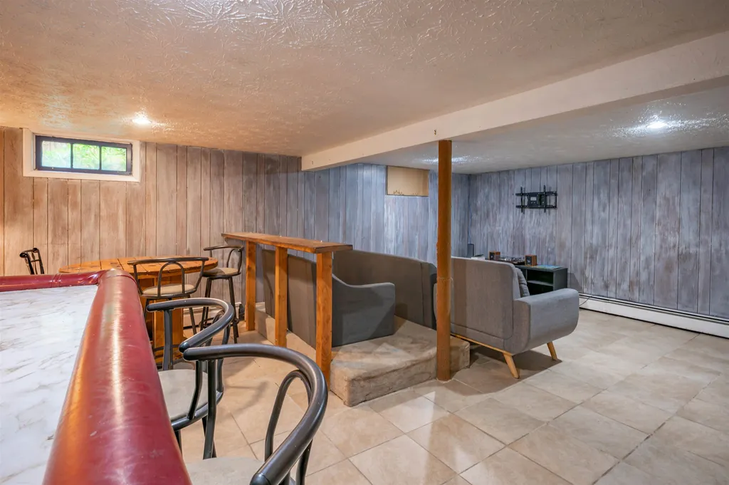66 Avon Drive Nashua NH 03064
