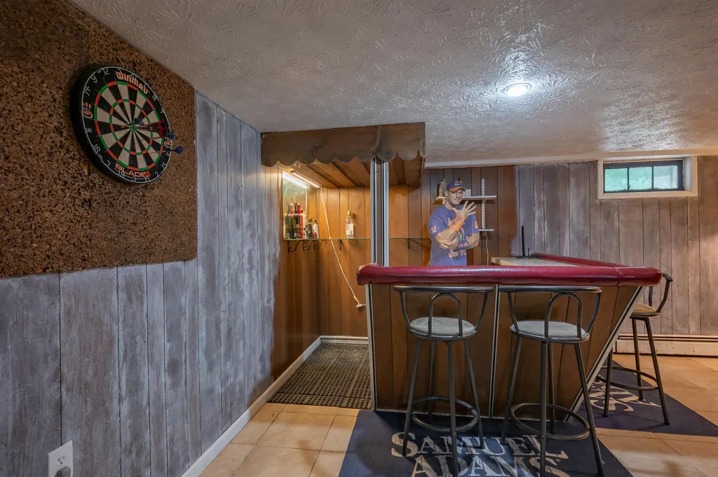 66 Avon Drive Nashua NH 03064