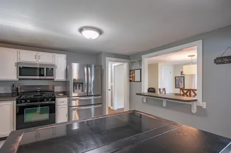 66 Avon Drive Nashua NH 03064