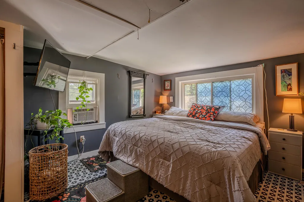 765 Thompsonburg Road Londonderry VT 05155