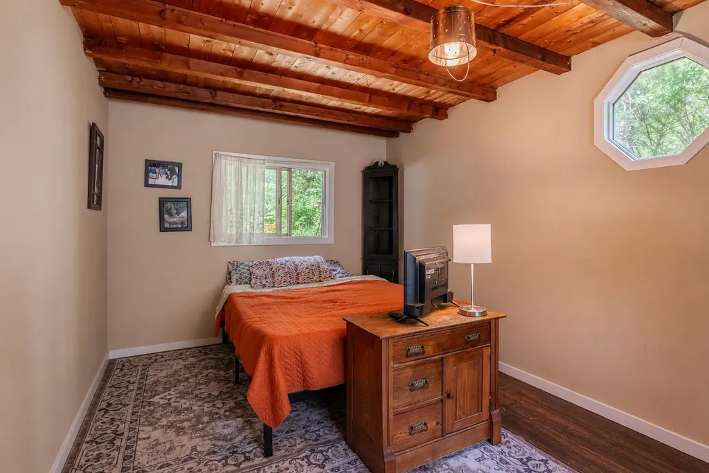 765 Thompsonburg Road Londonderry VT 05155