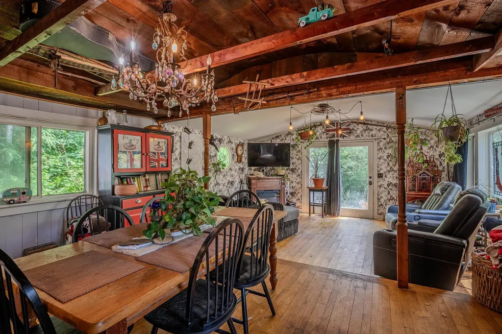 765 Thompsonburg Road Londonderry VT 05155