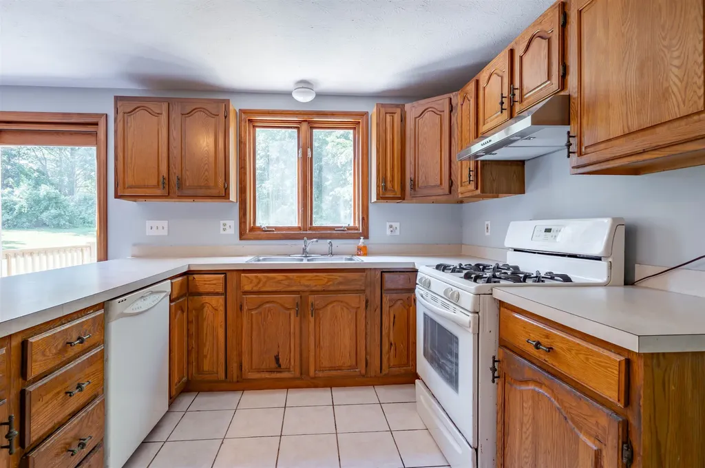 41 Lund Drive Hudson NH 03051