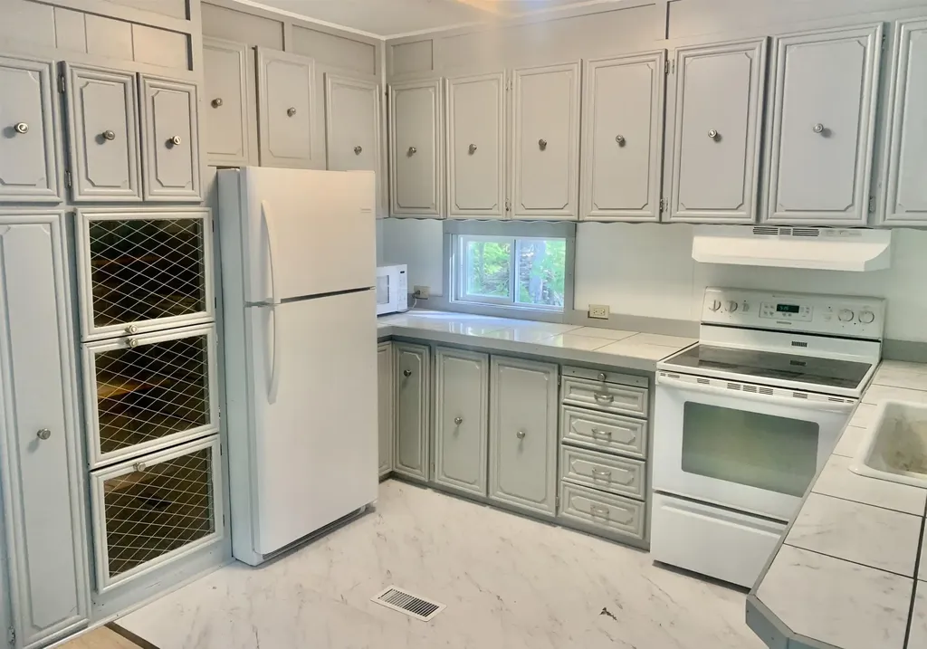 862 Mayhew Turnpike Bridgewater NH 03235