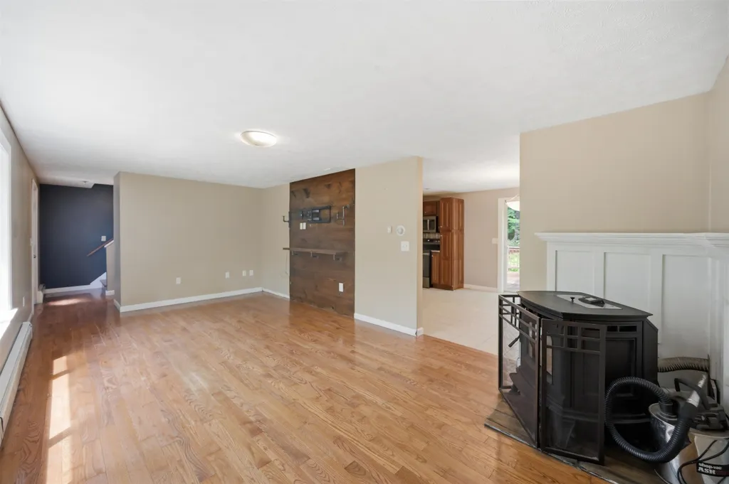 95 Whittier Drive Fremont NH 03044