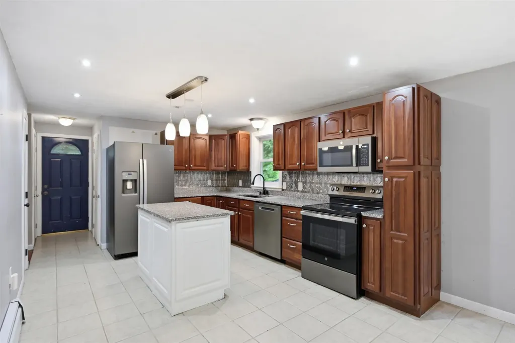 95 Whittier Drive Fremont NH 03044