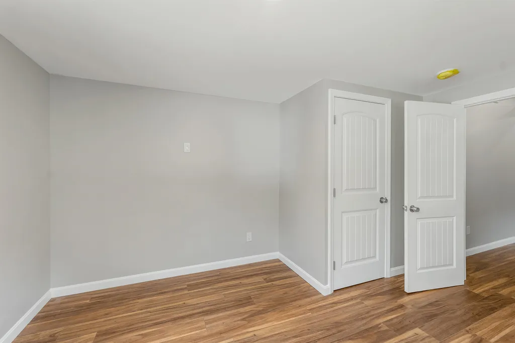 4 Loop Road Londonderry NH 03053