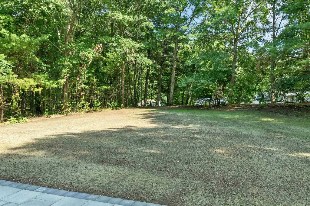 4 Loop Road Londonderry NH 03053