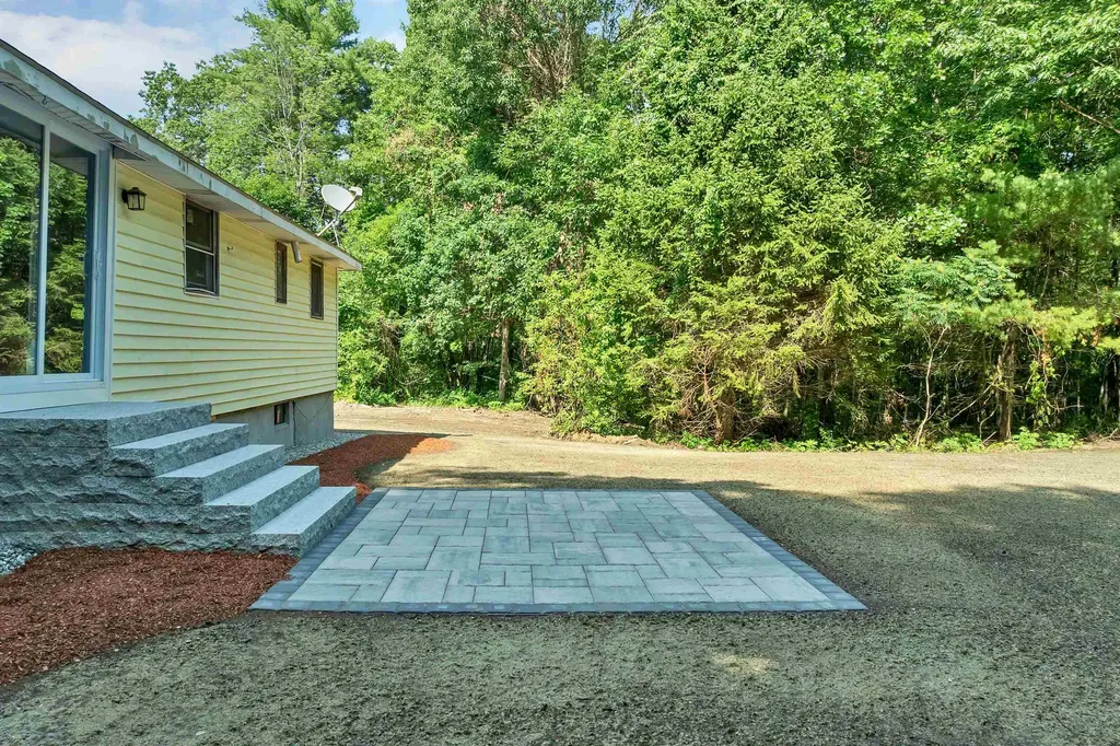 4 Loop Road Londonderry NH 03053
