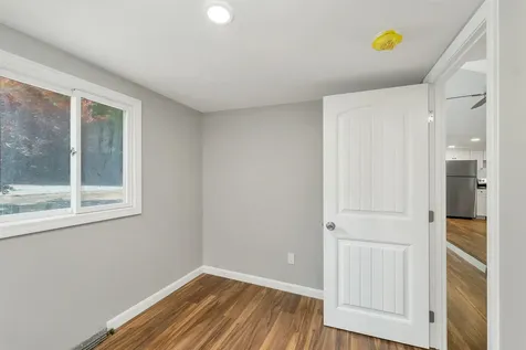 4 Loop Road Londonderry NH 03053