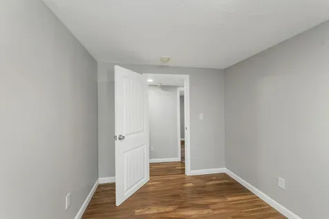 4 Loop Road Londonderry NH 03053