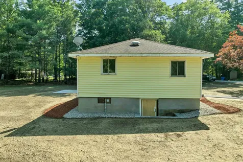 4 Loop Road Londonderry NH 03053