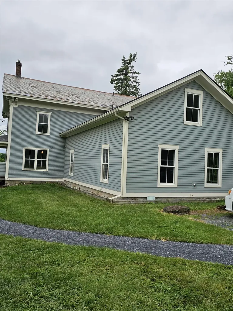 3795 Vt Rte 7 Route Charlotte VT 05445