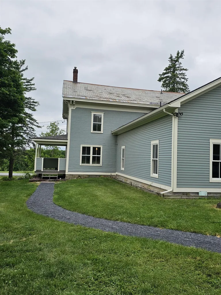 3795 Vt Rte 7 Route Charlotte VT 05445