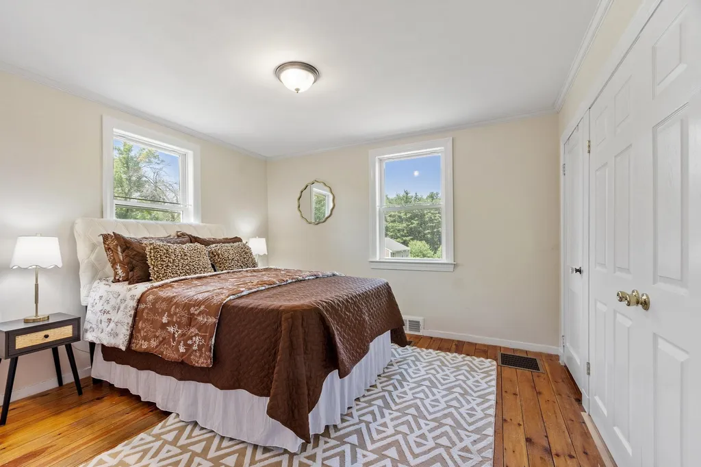 8 Island Pond Road Pelham NH 03076