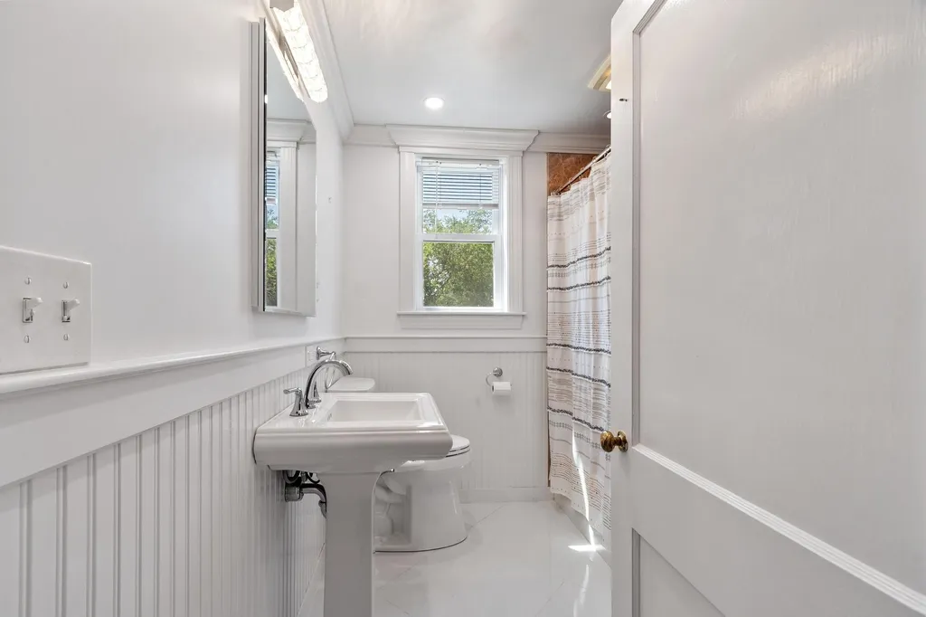 8 Island Pond Road Pelham NH 03076