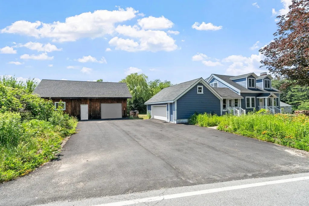 8 Island Pond Road Pelham NH 03076