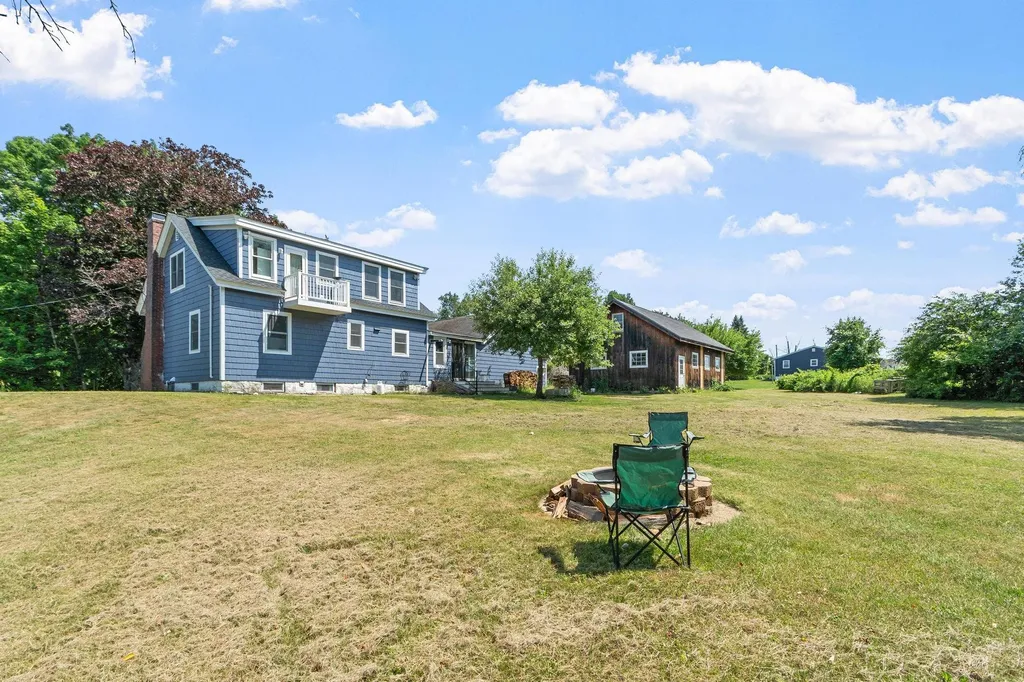 8 Island Pond Road Pelham NH 03076