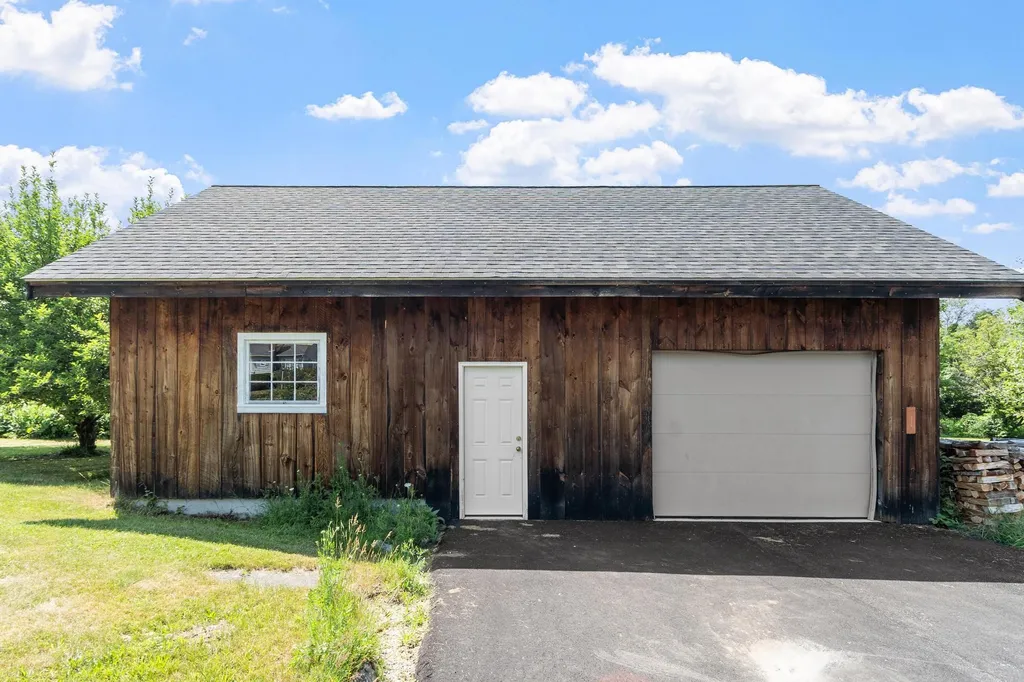 8 Island Pond Road Pelham NH 03076