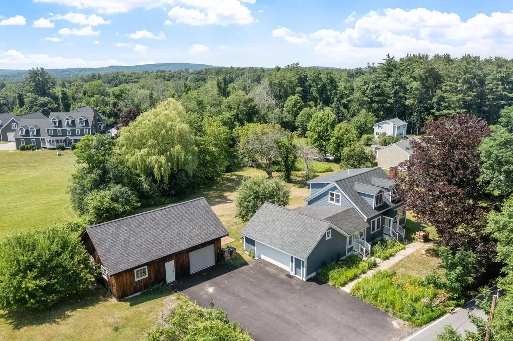 8 Island Pond Road Pelham NH 03076